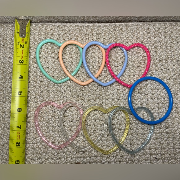 Vintage plastic bracelets - Picture 3 of 3